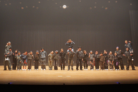 Awaji Acrobat Entertainment from D-NEXTWAY連